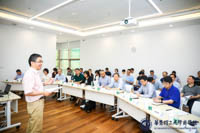 華理商學(xué)院召開專業(yè)學(xué)位中心專業(yè)方向模塊課程建設(shè)專家論證會(huì)