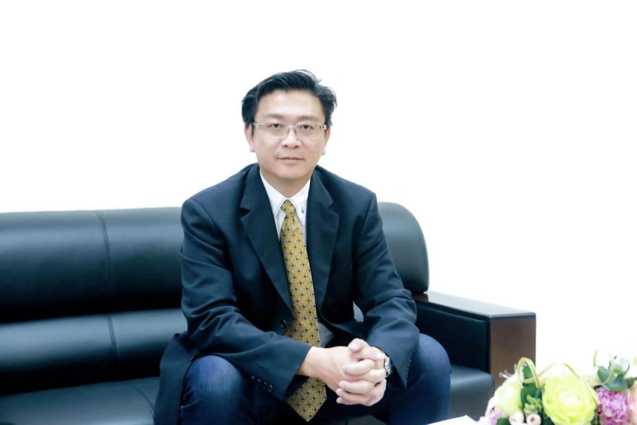 用慈善的心做教育  用創(chuàng)新的理念育人才 ——專訪新華都商學(xué)院院長林霖教授