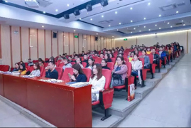 以夢(mèng)為馬，相約首經(jīng)貿(mào)，共筑美好未來(lái) 