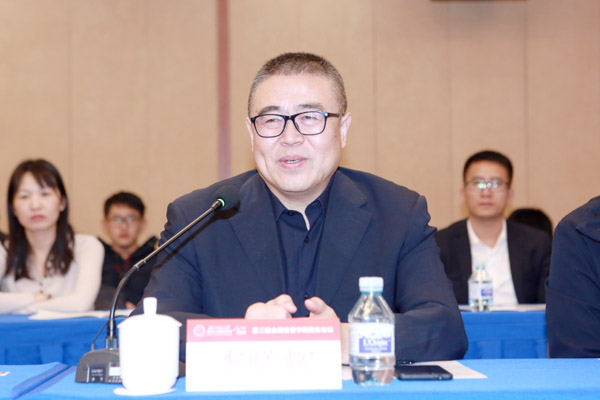 中央民族大學(xué)管理學(xué)院院長李曦輝教授應(yīng)邀出席第三屆全國經(jīng)濟與管理學(xué)院院長論壇