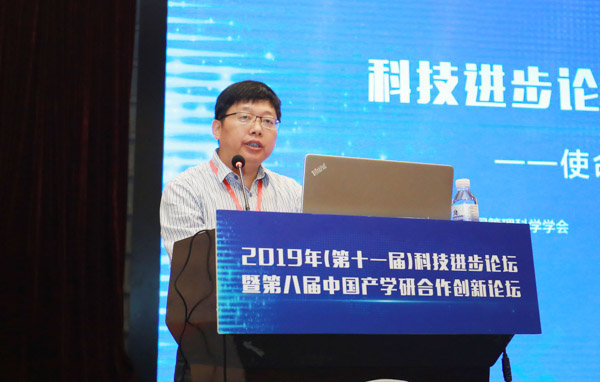 科創(chuàng)融合  開創(chuàng)商科新發(fā)展  ——專訪安徽財(cái)經(jīng)大學(xué)工商管理學(xué)院院長(zhǎng)胡登峰教授