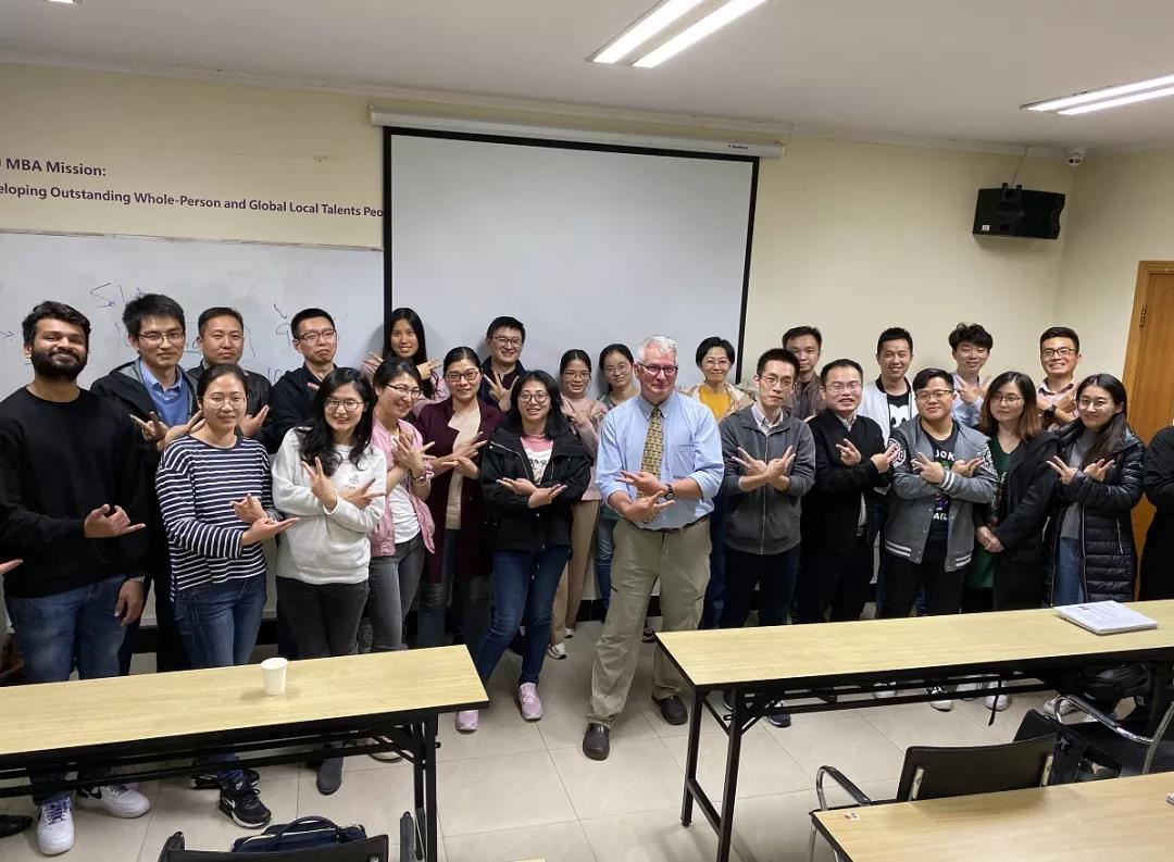 焦點(diǎn)新聞 | 把脈前沿動(dòng)向，直擊領(lǐng)域痛點(diǎn)，上大MBA經(jīng)管前沿專題系列講座火熱開展