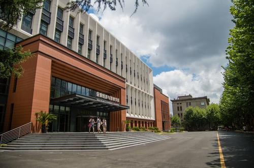 交大安泰 | 線上特別活動(dòng)：診斷中國(guó)經(jīng)濟(jì)：結(jié)構(gòu)轉(zhuǎn)型下的增長(zhǎng)與波動(dòng) - 3月3日