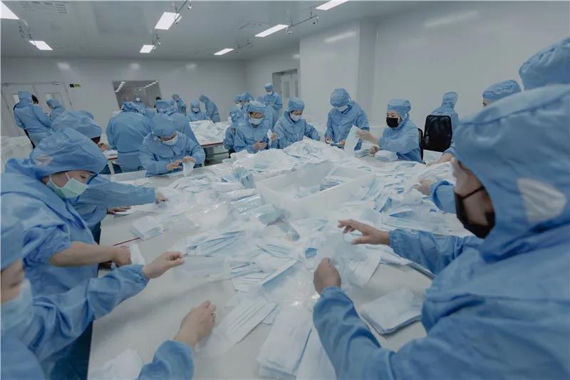 【戰(zhàn)疫風(fēng)采】從設(shè)計(jì)師品牌到防疫“網(wǎng)紅”，百封感謝信：這事干得漂亮！