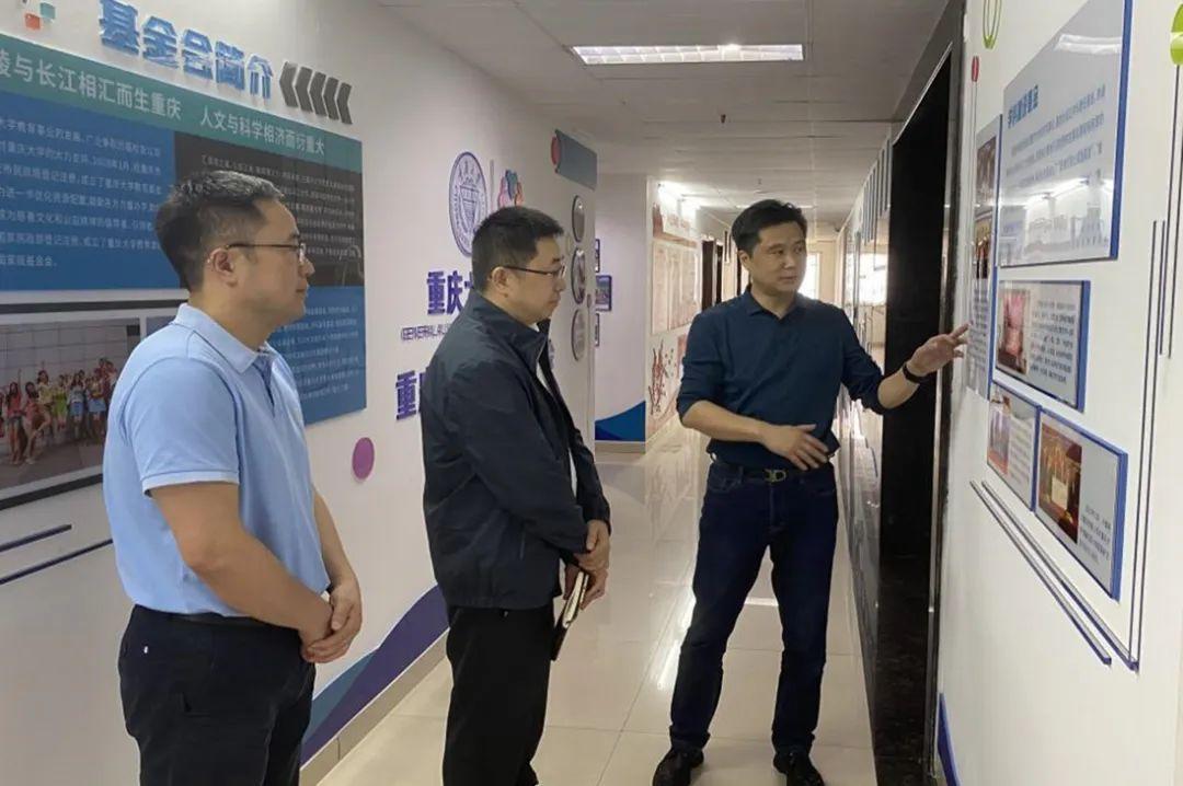 楊俊副校長調(diào)研校友會秘書處、基金會秘書處工作