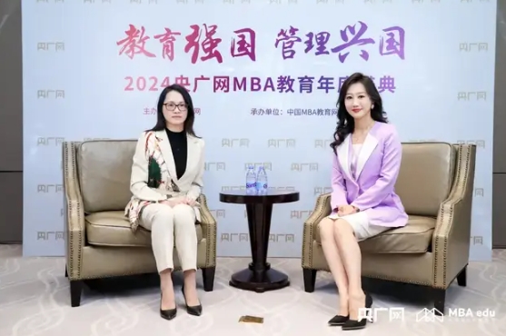 喜訊！東華大學(xué)MBA項目榮獲“2024年度商科教育產(chǎn)教融合標(biāo)桿院?！?/>
								<h3>喜訊！東華大學(xué)MBA項目榮獲“2024年度商科教育產(chǎn)教融合標(biāo)桿院校”</h3>
								<em>12/16/2024</em>
								<i></i>
							</a>
						</div><div   id=