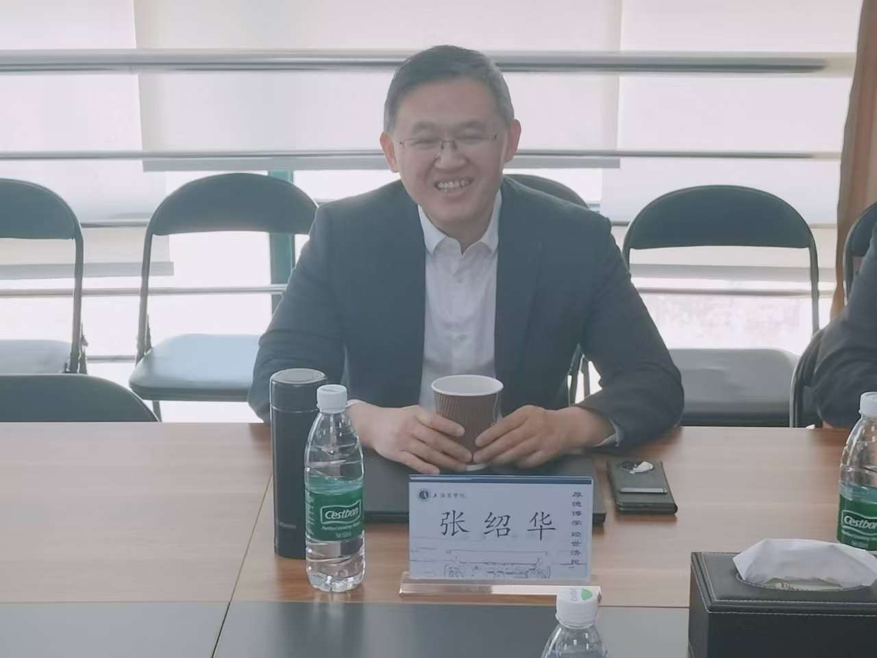 張紹華副校長調(diào)研上海商學(xué)院工商管理學(xué)院 AI 融合數(shù)字交叉專題研究