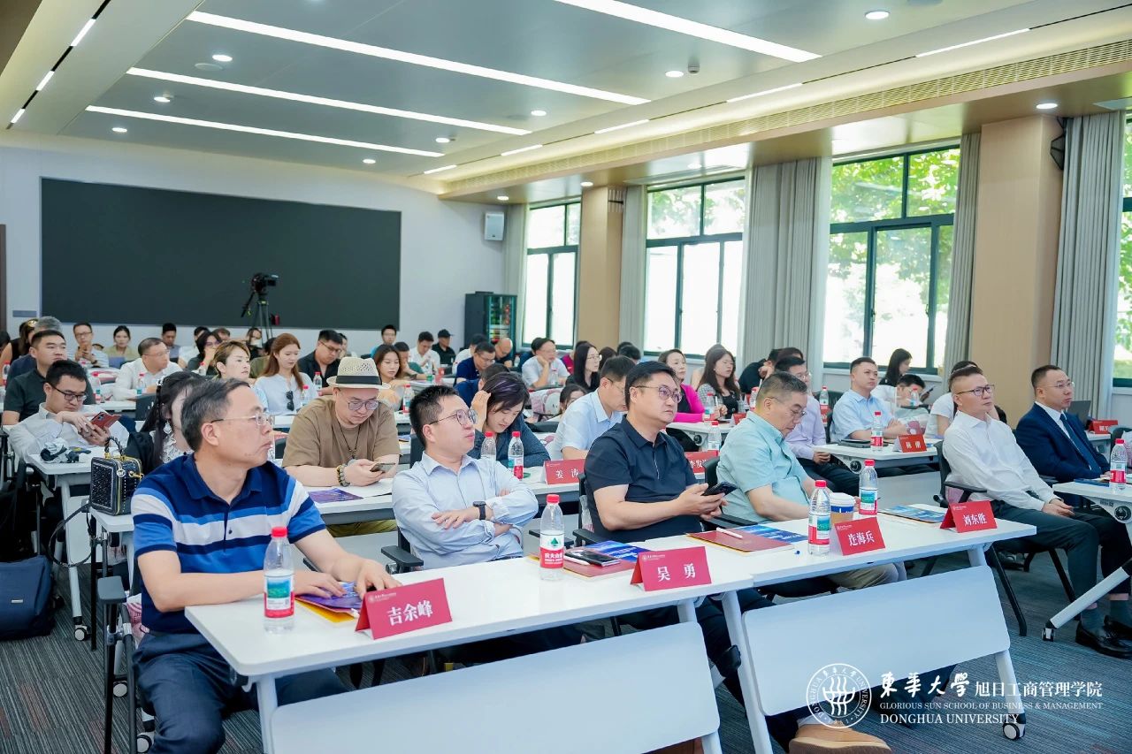 精彩速覽 | 2026東華大學MBA/EMBAIMPAcc/MEM/MF/MIB培養(yǎng)體系煥新發(fā)布會暨職業(yè)發(fā)展導師聘任儀式