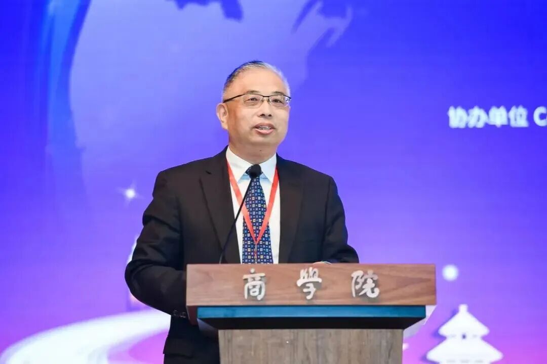 吳柏鈞教授：在變革中扎根，在堅守中生長