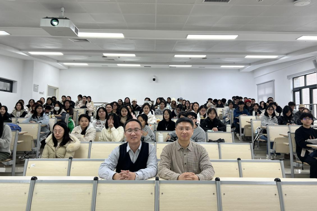 明德講壇“邊疆民族地區(qū)公共治理”系列講座（六）| 鑄牢中華民族共同體意識的互嵌社區(qū)實踐——以新疆為例