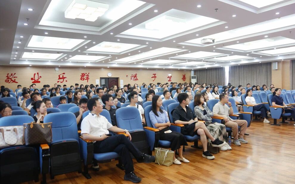 江西財(cái)經(jīng)大學(xué)工商管理學(xué)院舉辦2025級(jí)研究生新生開學(xué)第一課暨入學(xué)教育活動(dòng)