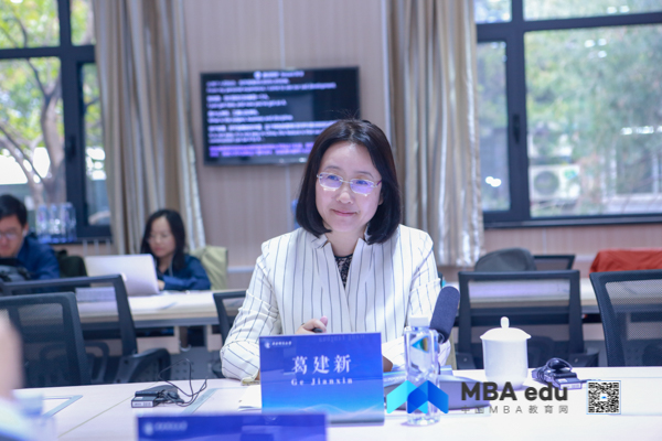 1571737181489799.jpg 10中央財經(jīng)大學(xué)商學(xué)院黨委書記葛建新教授主持會議-12.jpg